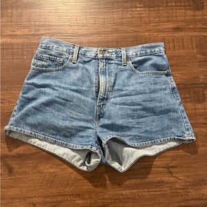 Levi’s High-Waisted Mom Shorts